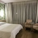 Sunny Hill 4*