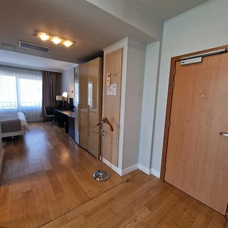 Sunny Hill 4*