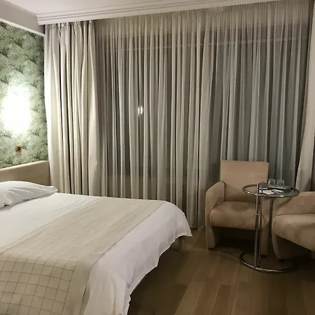 Sunny Hill 4*